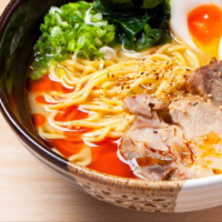 一碗讓你欲罷不能的紅油擔擔麵！